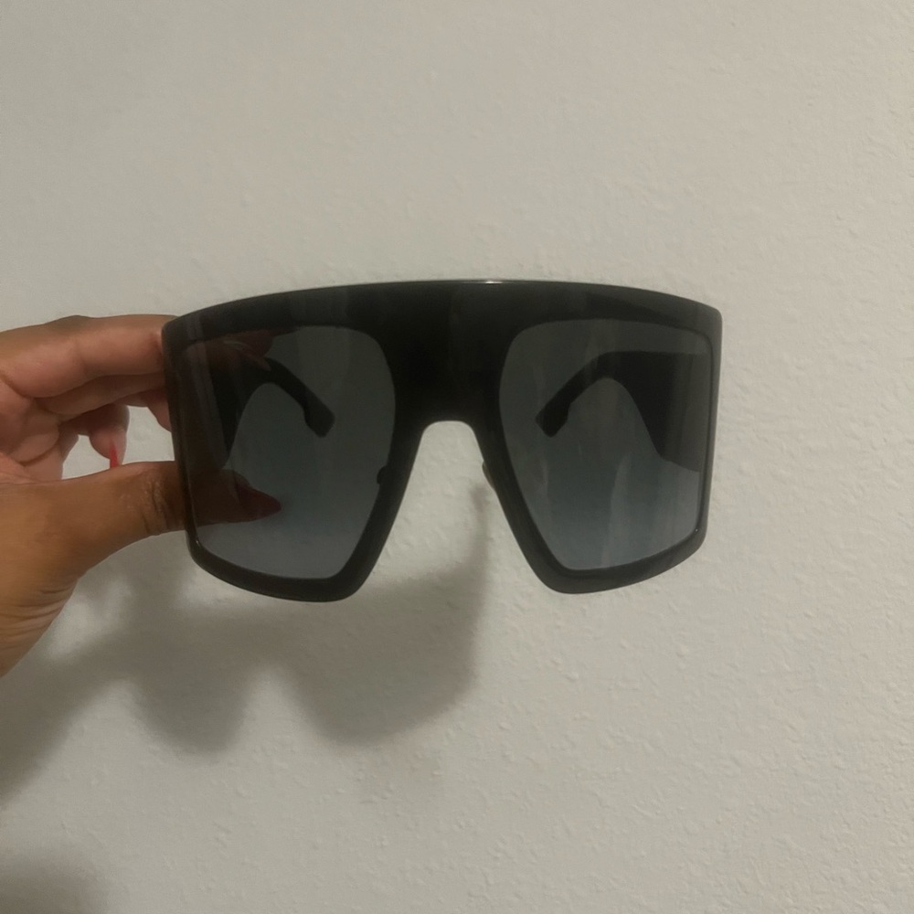 Trendy Black Oversized Sunglasses